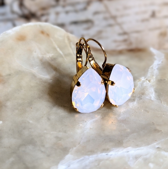 Large Swarovski Rose Opal Rosewater Pinn in 18K Gold Plated Drop Down Earrings - Picture 1 of 4